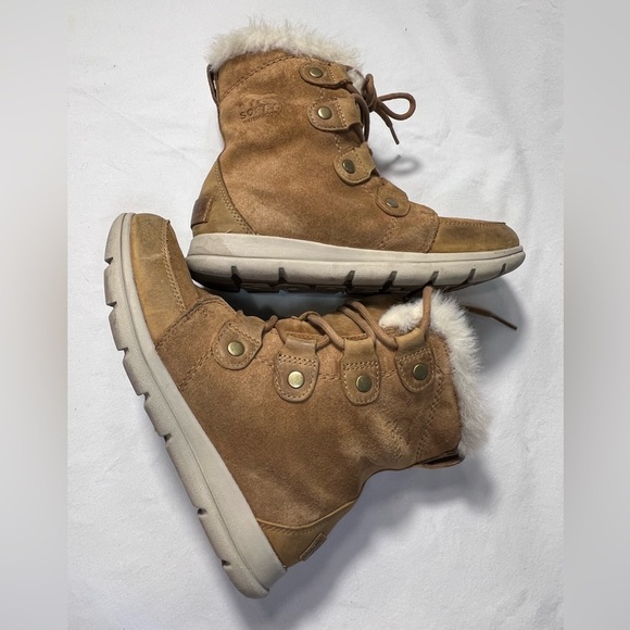 Sorel size 7 Tan suede and faux fur ankle boots waterproof - Picture 1 of 9